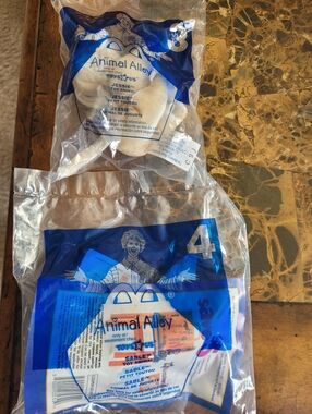 Animal Alley Jessie and Sable Toy Animal Action Figures